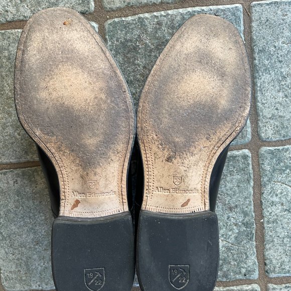 Allen Edmond's Corsico black oxfords, 8D - Picture 4 of 7